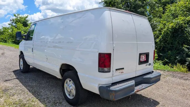 2013 Ford E-Series E-250 Van photo 4