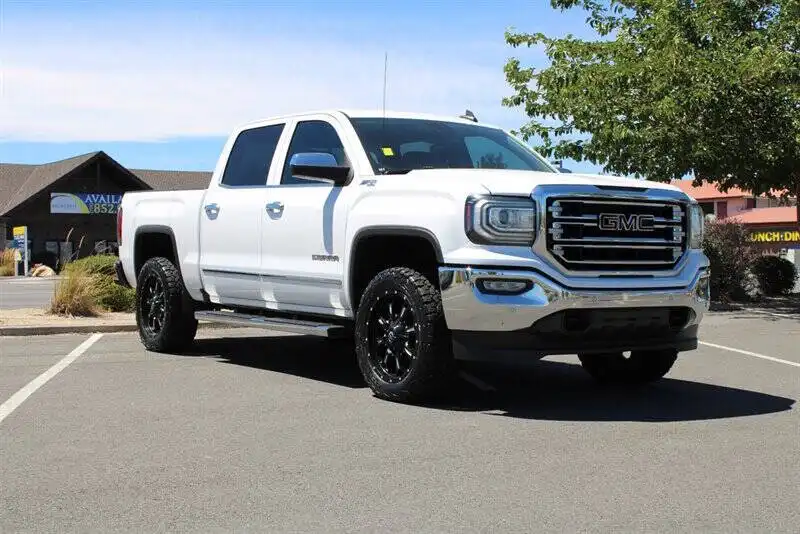 2017 GMC Sierra 4WD Crew Cab Short Box SLT's photo