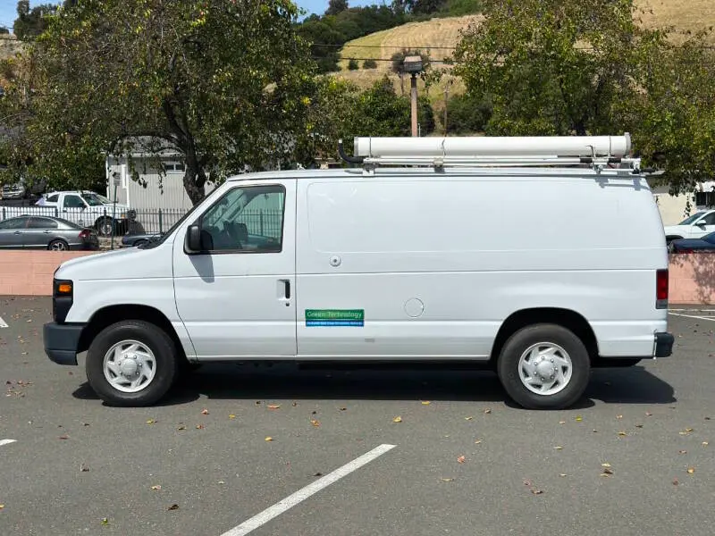 2009 Ford E-Series E-250 Van photo 5