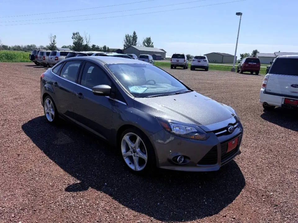2013 Ford Focus Titanium Sedan photo 4