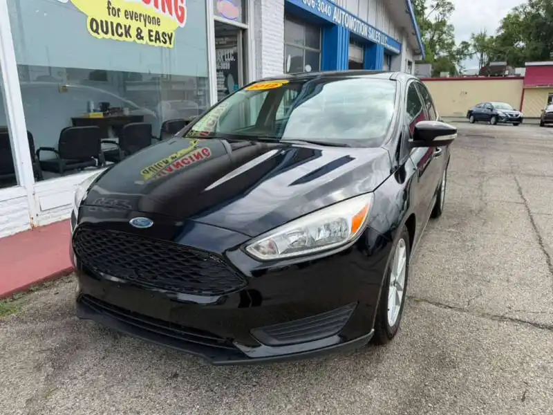 2017 Ford Focus Sedan SE's photo