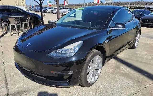 2019 Tesla Model 3 Rear-Wheel Drive Mid Range's photo