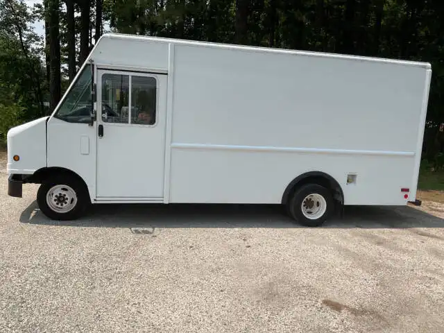 2009 Ford E-Series's photo