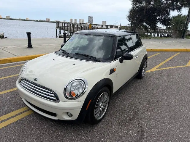 2009 MINI Cooper Base photo 4