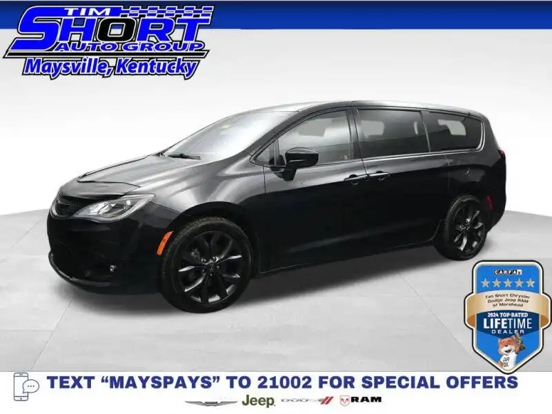 2020 Chrysler Pacifica Touring's photo
