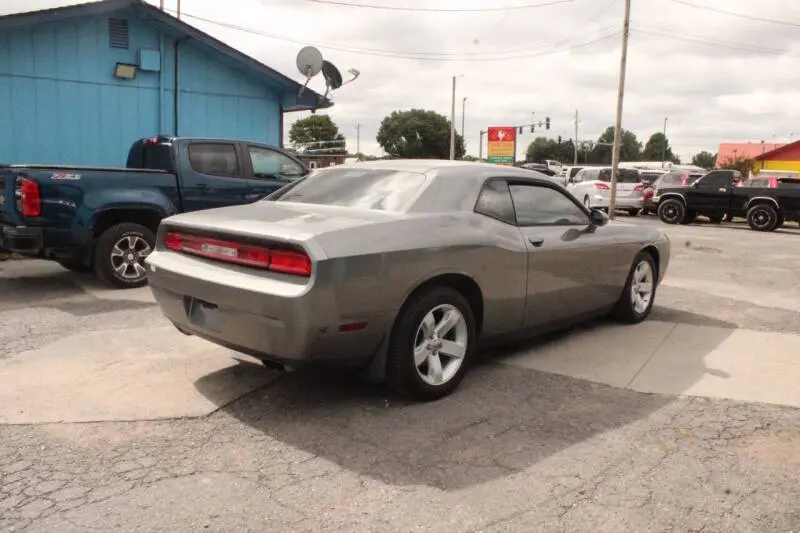 2012 Dodge Challenger SXT photo 3