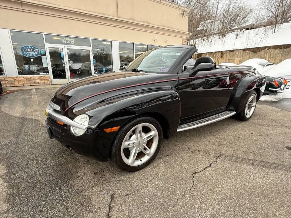 2004 Chevrolet SSR LS photo 3