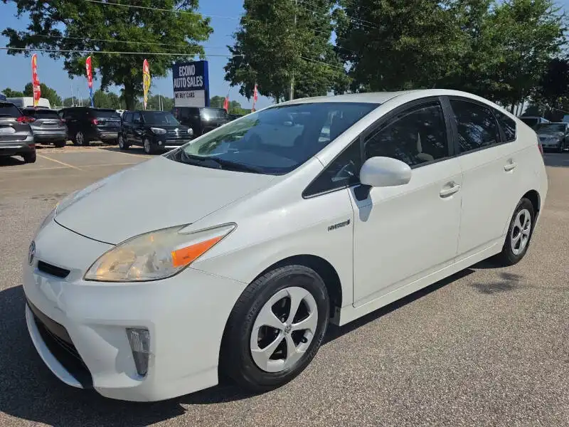 2015 Toyota Prius Three's photo