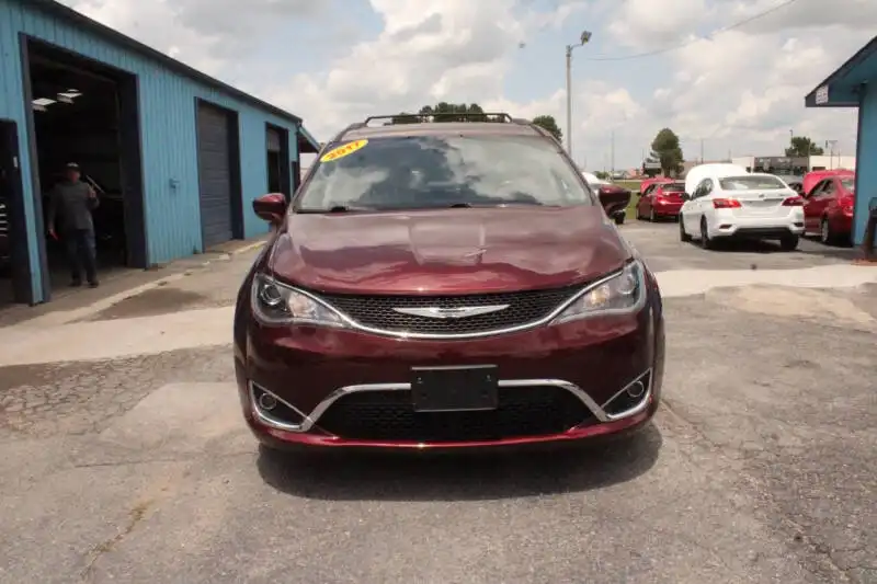 2017 Chrysler Pacifica Touring-L's photo