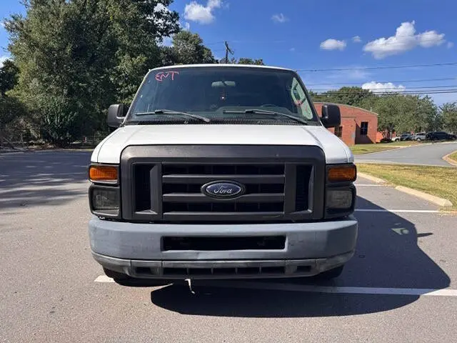 2011 Ford E-Series E-150 Van photo 3