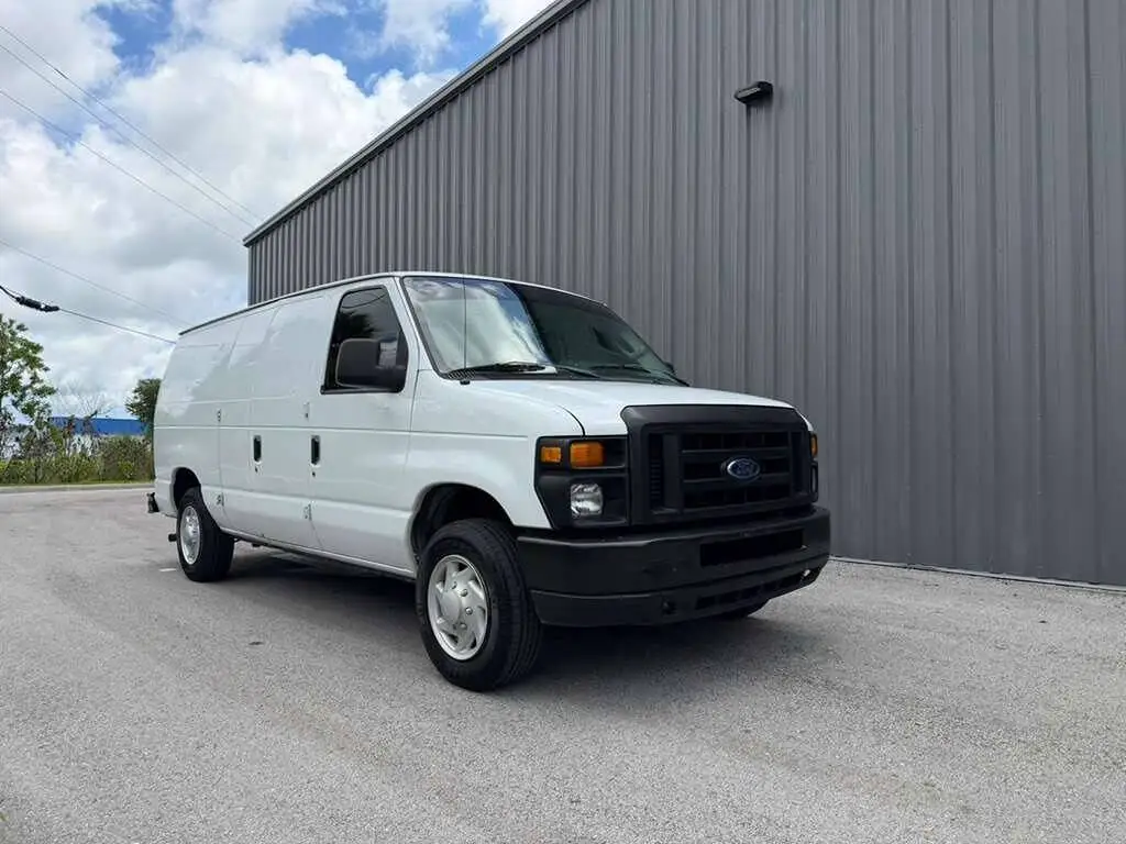 2008 Ford E-Series E-150 Van photo 1