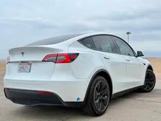 2021 Tesla Model Y Standard Range photo 4