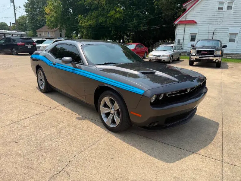 2020 Dodge Challenger SXT Auto photo 5