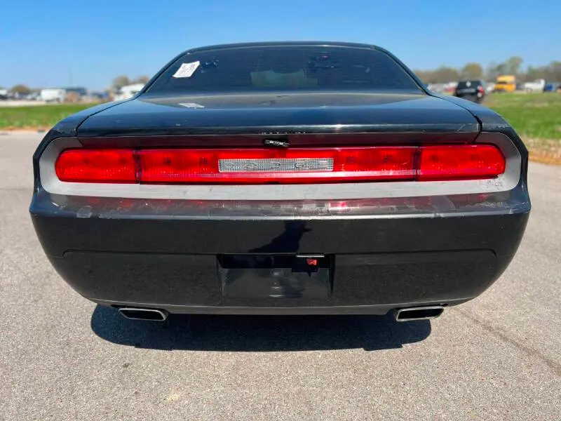 2012 Dodge Challenger SXT photo 5