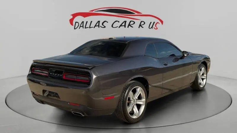 2017 Dodge Challenger SXT photo 5