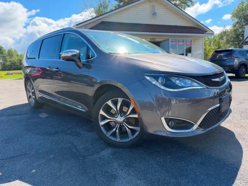 2017 Chrysler Pacifica Limited photo 1
