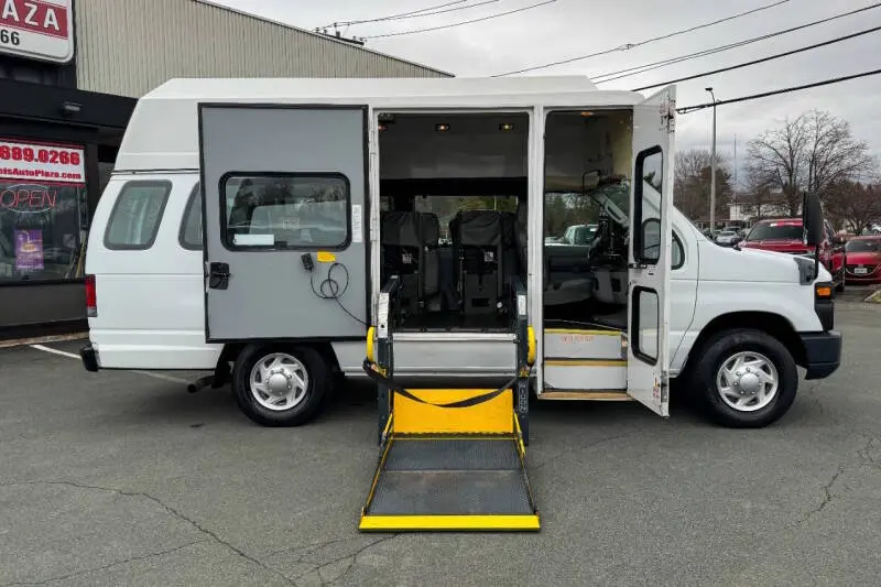 2011 Ford E-Series E-350 Super Duty Extended photo 3