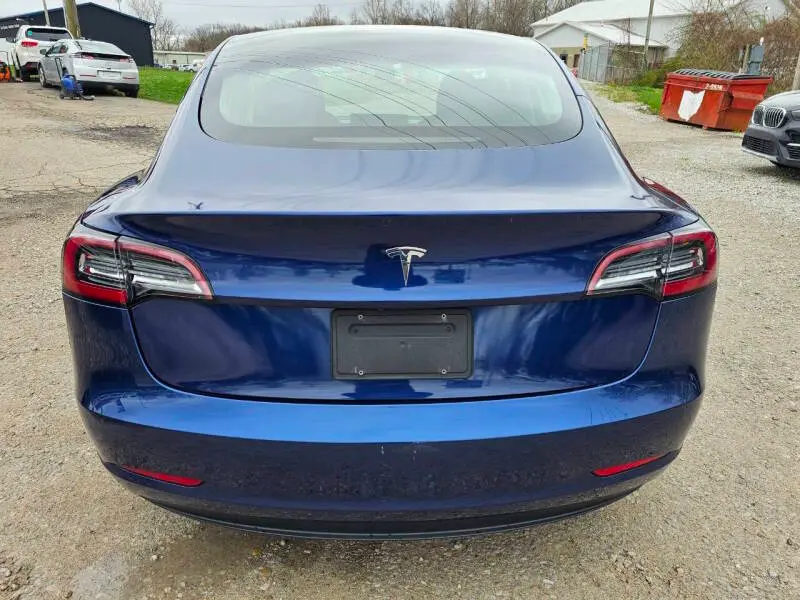 2021 Tesla Model 3 Standard Range Plus photo 5