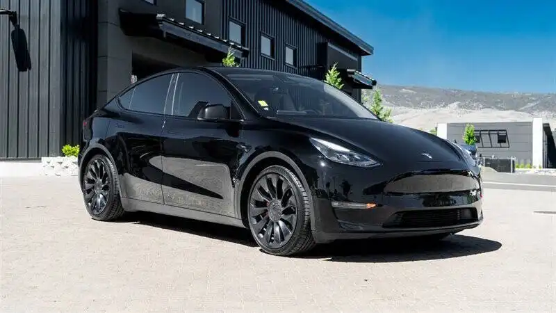 2022 Tesla Model Y Performance Dual Motor All-Wheel Drive's photo