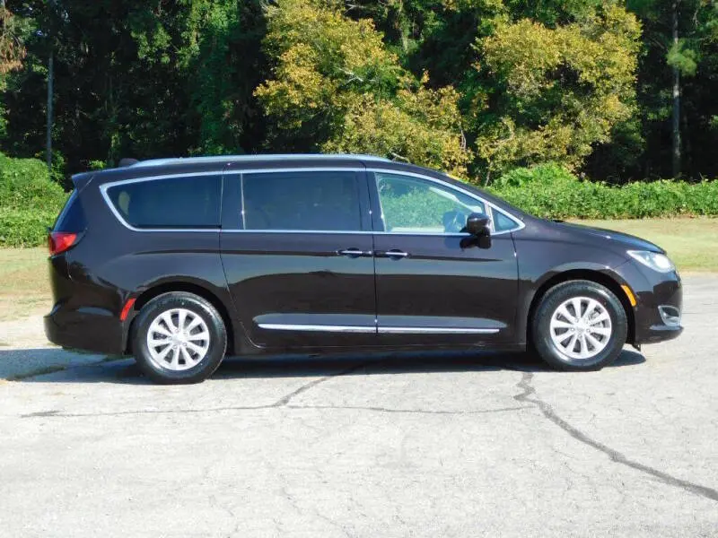2018 Chrysler Pacifica Touring L photo 4