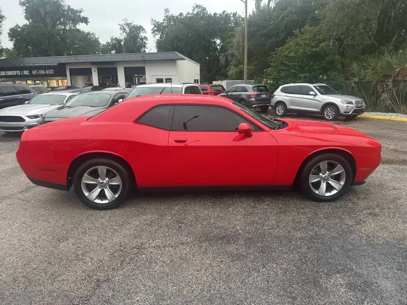 2015 Dodge Challenger SXT photo 3