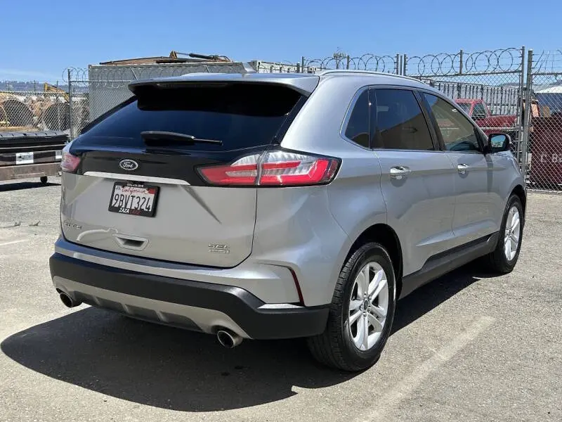 2020 Ford Edge SEL photo 3