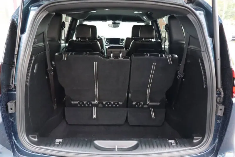 2025 Chrysler Pacifica Select photo 4