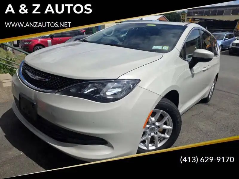 2017 Chrysler Pacifica Touring's photo