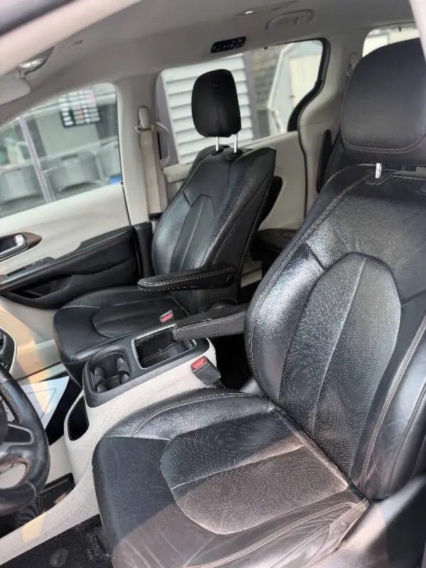 2017 Chrysler Pacifica undefined photo 4