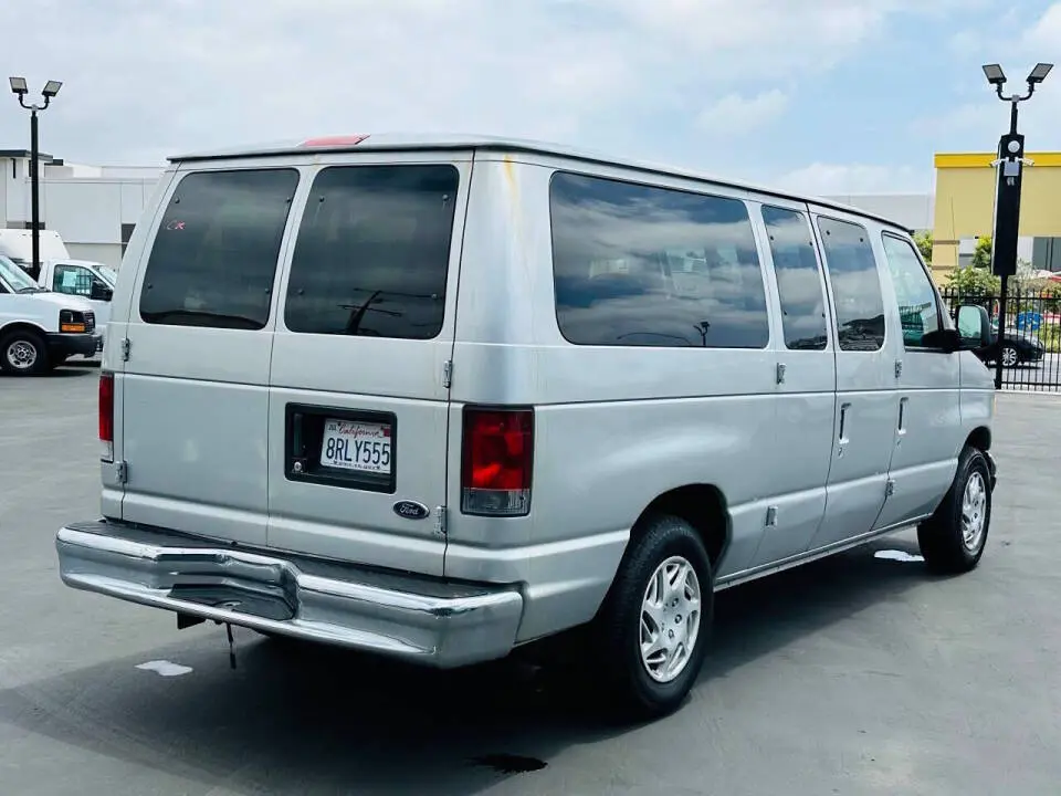 2006 Ford E-Series E-150 XLT photo 5