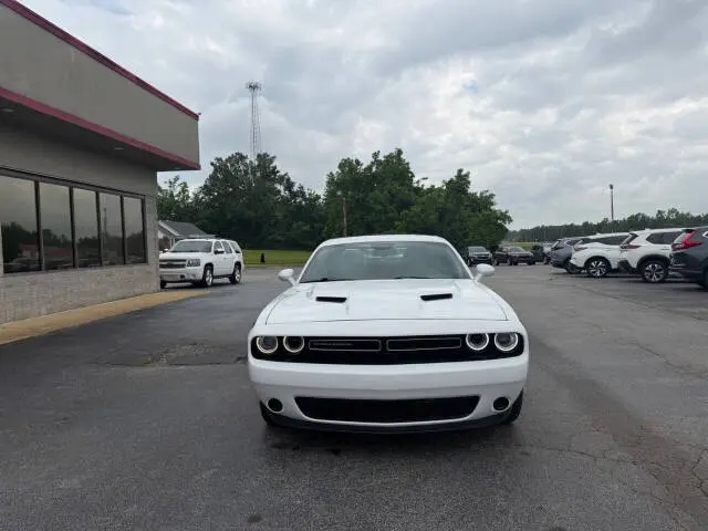 2017 Dodge Challenger SXT photo 3