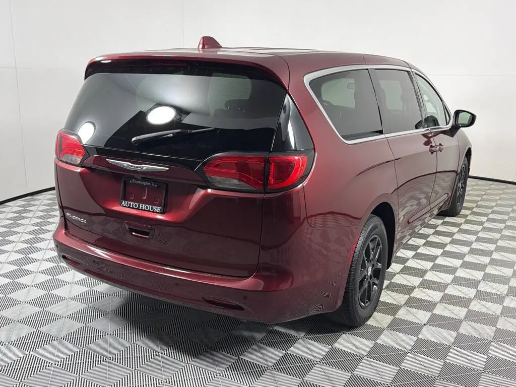 2019 Chrysler Pacifica LX photo 5