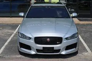 2018 Jaguar XE S photo 4