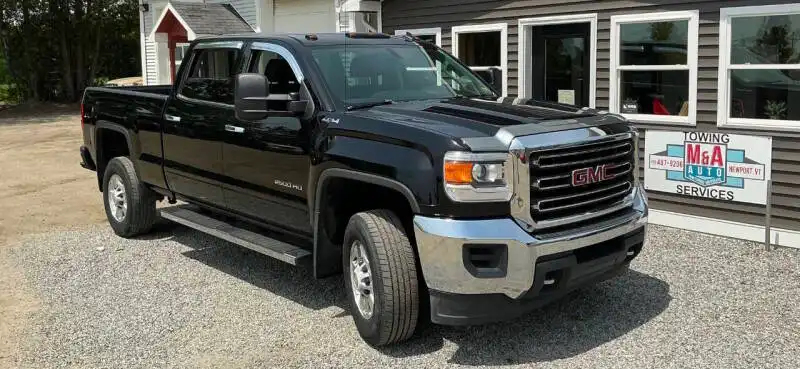 2015 GMC Sierra 4WD Crew Cab Short Box SLE's photo