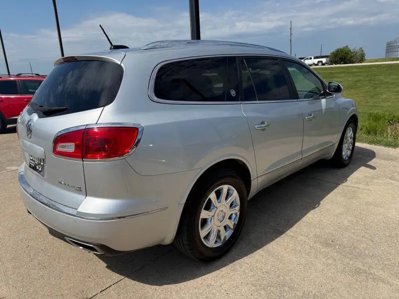 2016 Buick Enclave Leather AWD photo 3