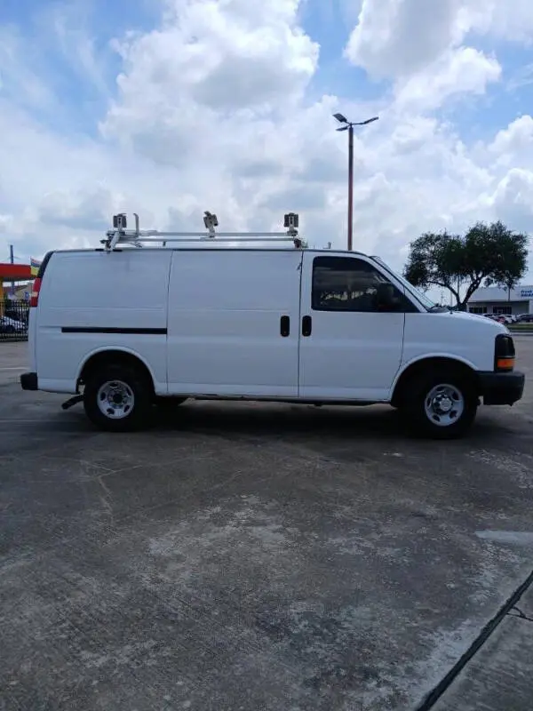 2012 Chevrolet Express 2500 Work Van HD photo 5