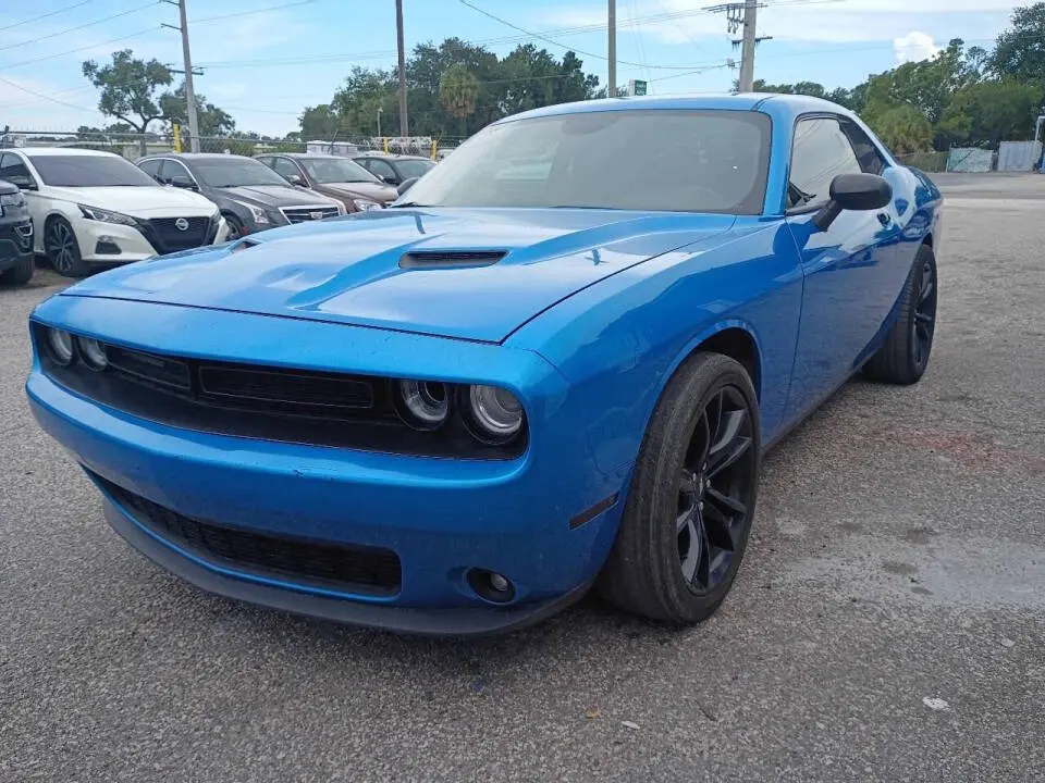2018 Dodge Challenger SXT photo 3