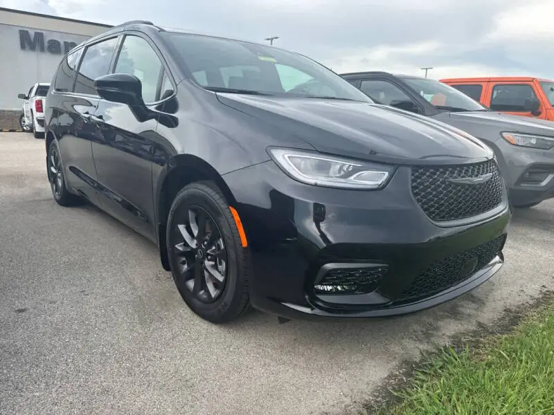 2025 Chrysler Pacifica Select photo 3
