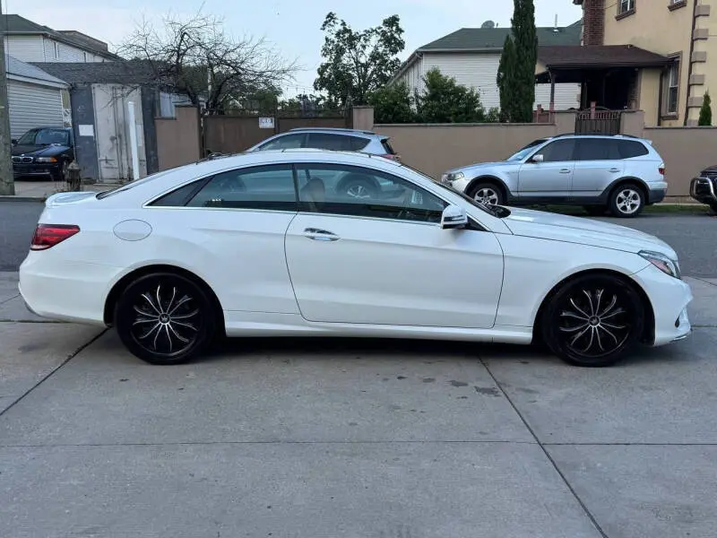 2017 Mercedes-Benz E-Class E400 4MATIC photo 4