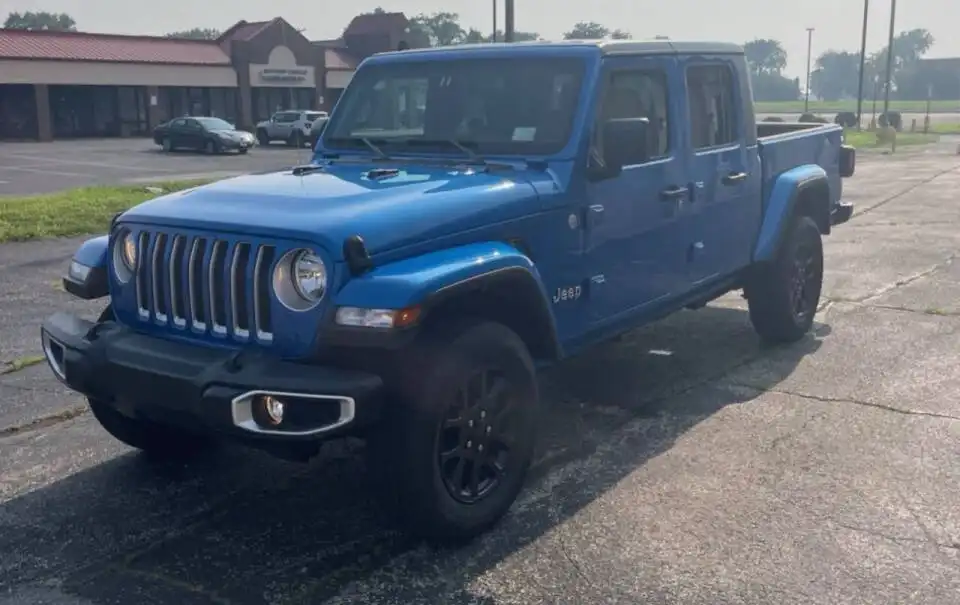 2023 Jeep Gladiator Overland's photo