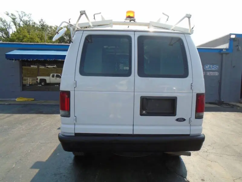 2012 Ford E-Series E-250 Van photo 4