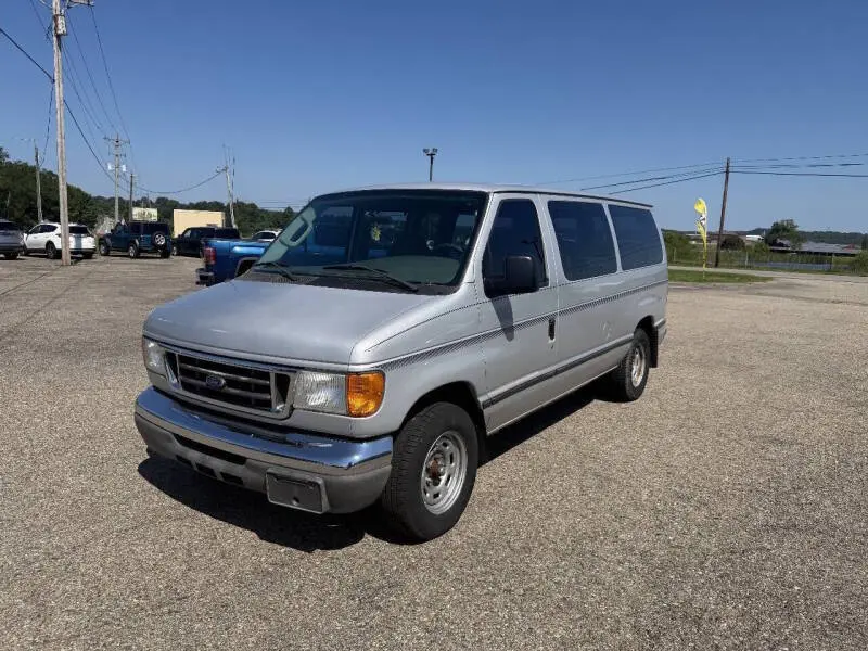 2006 Ford E-Series E-150 XLT photo 4