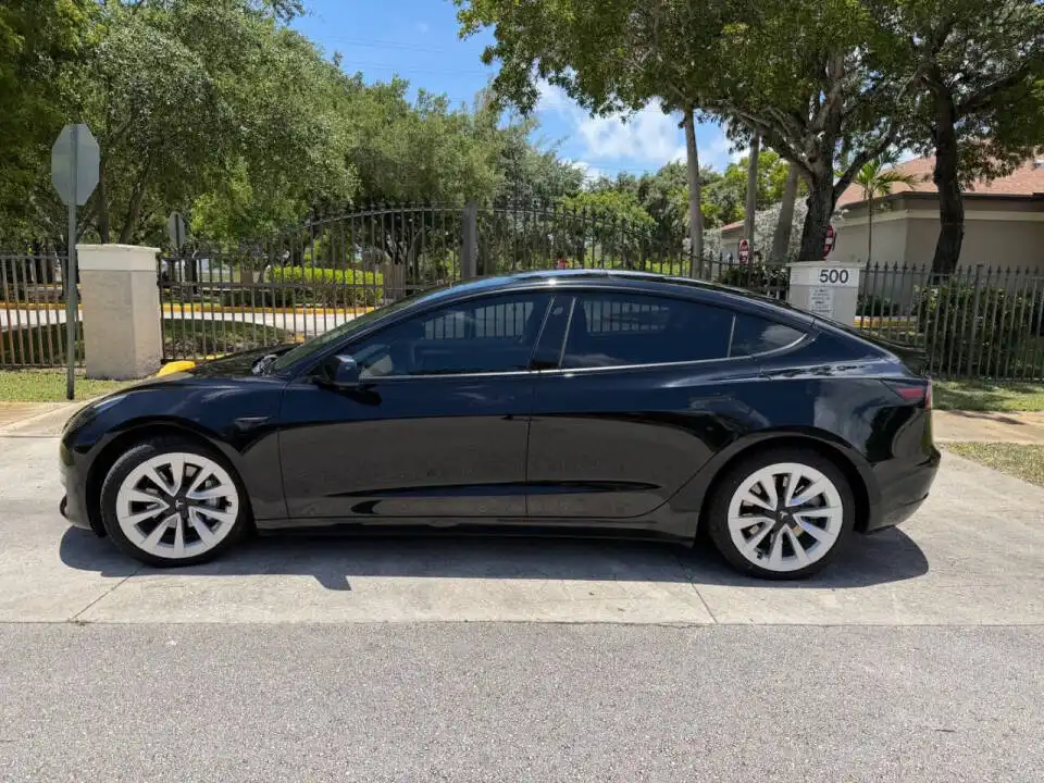 2022 Tesla Model 3 Long Range Dual Motor All-Wheel Drive's photo