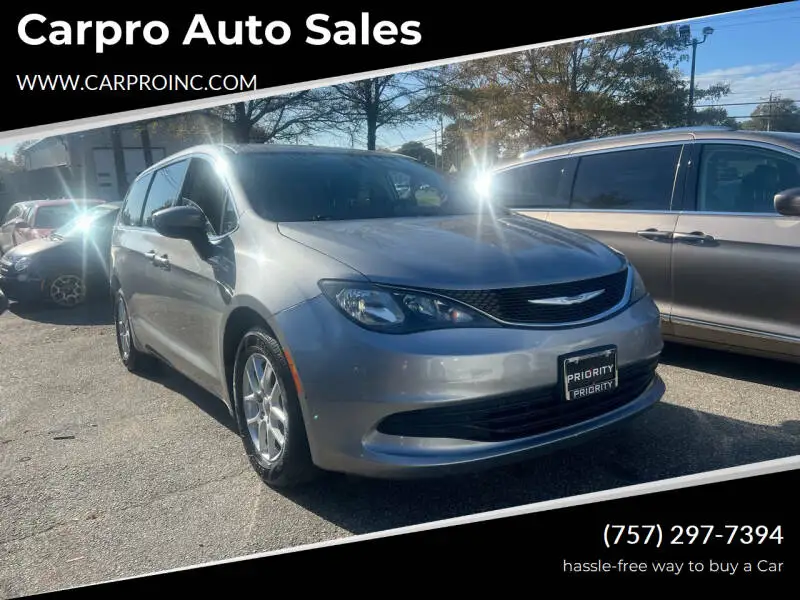 2017 Chrysler Pacifica Touring photo 1