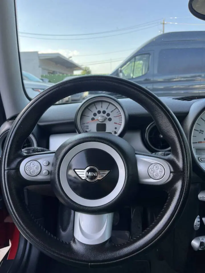 2009 MINI Cooper Base photo 4