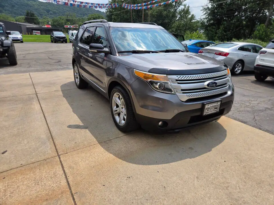 2014 Ford Explorer XLT 4x4 photo 1