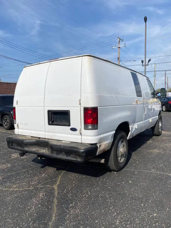 2012 Ford E-Series E-250 Van photo 4