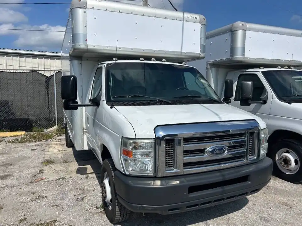 2012 Ford E-Series's photo