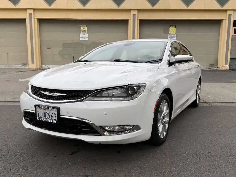 2015 Chrysler 200 C's photo