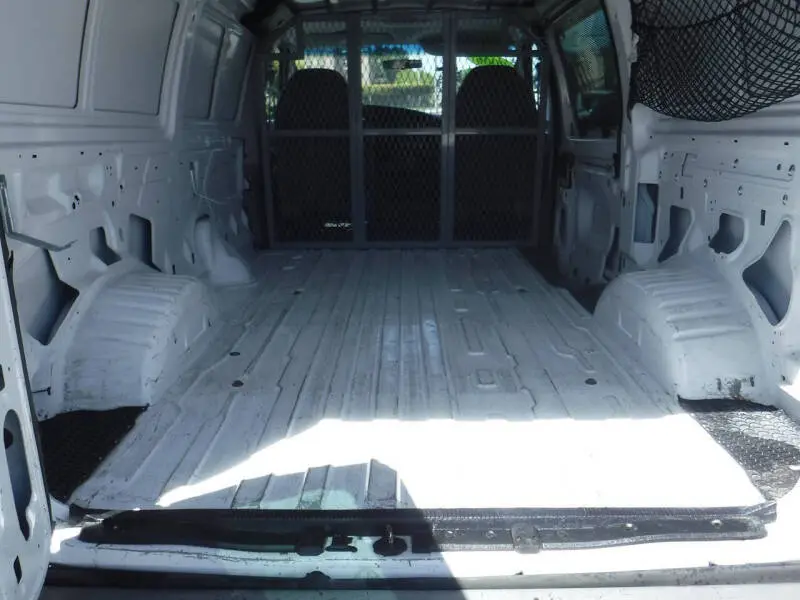2006 Ford E-Series E-150 Van photo 5